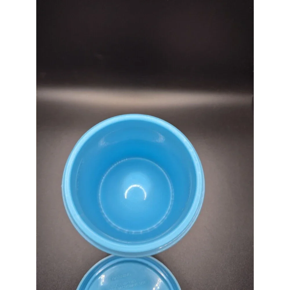 Vintage 2007 Crayola Crayon Shaped Insulated Food Container 10oz/0.3L - Blue